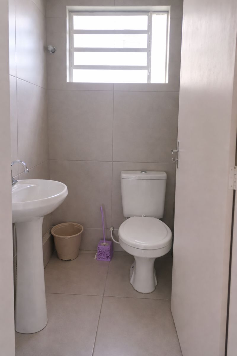 Sala com 2 banheiros para alugar no bairro Centro, Parobe