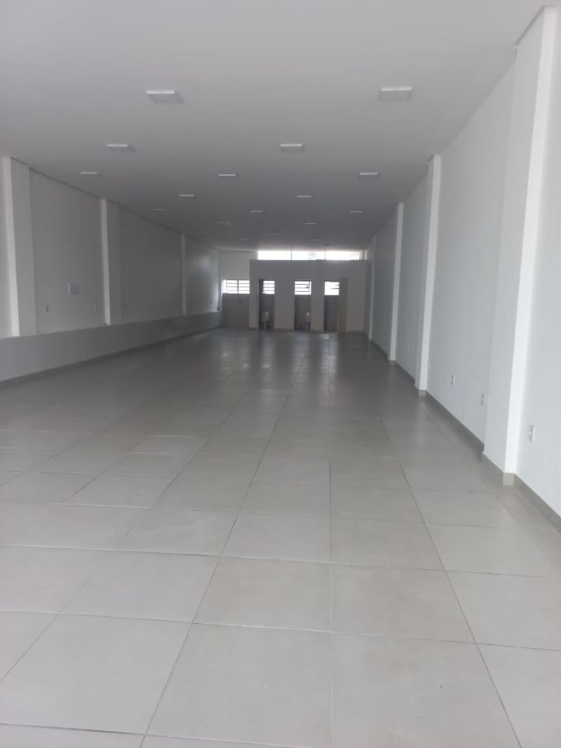 Sala com 2 banheiros para alugar no bairro Centro, Parobe
