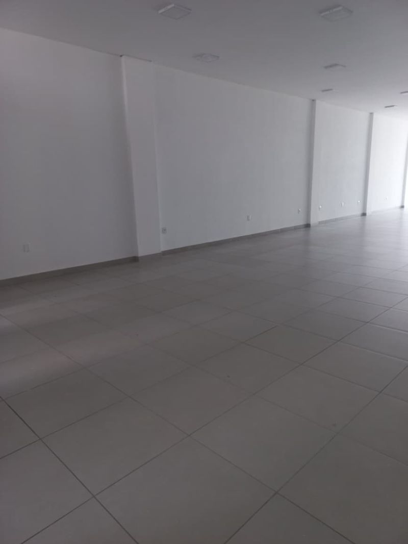 Sala com 2 banheiros para alugar no bairro Centro, Parobe