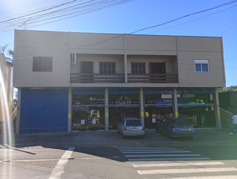 Prédio com 5 banheiros e 546m² para alugar no bairro Centro, Parobe