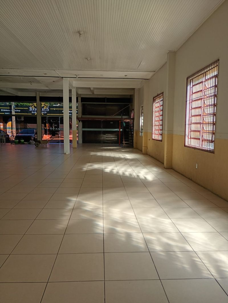 Prédio com 5 banheiros e 546m² para alugar no bairro Centro, Parobe