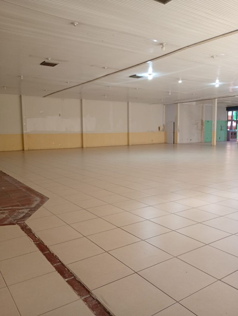 Prédio com 5 banheiros e 546m² para alugar no bairro Centro, Parobe
