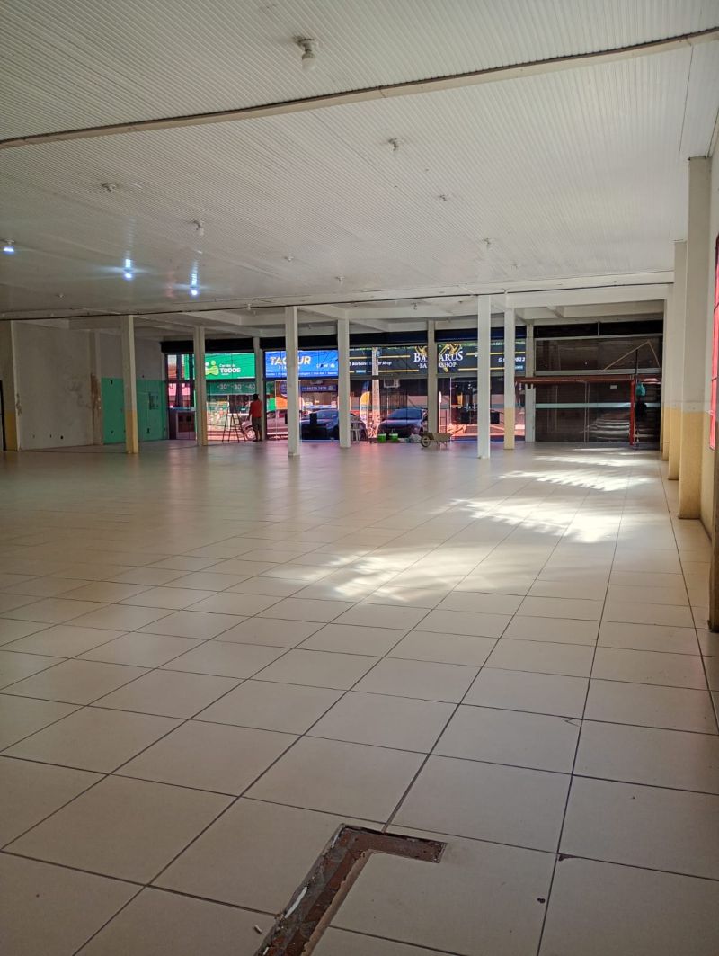 Prédio com 5 banheiros e 546m² para alugar no bairro Centro, Parobe
