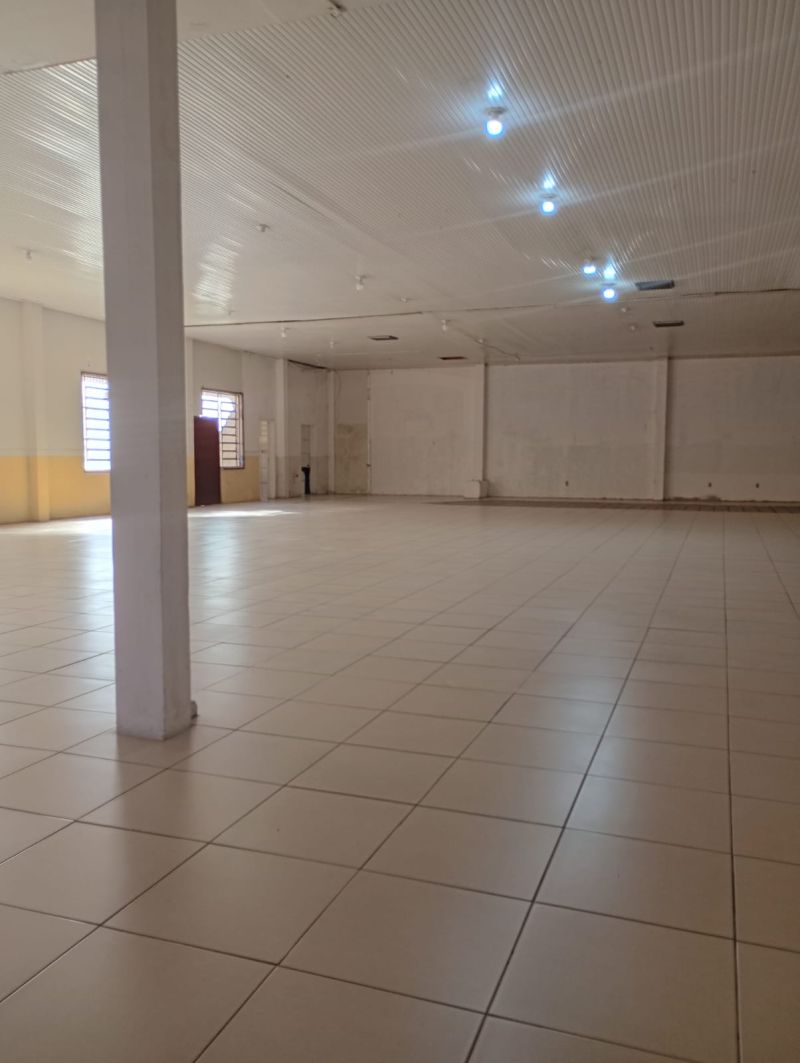 Prédio com 5 banheiros e 546m² para alugar no bairro Centro, Parobe