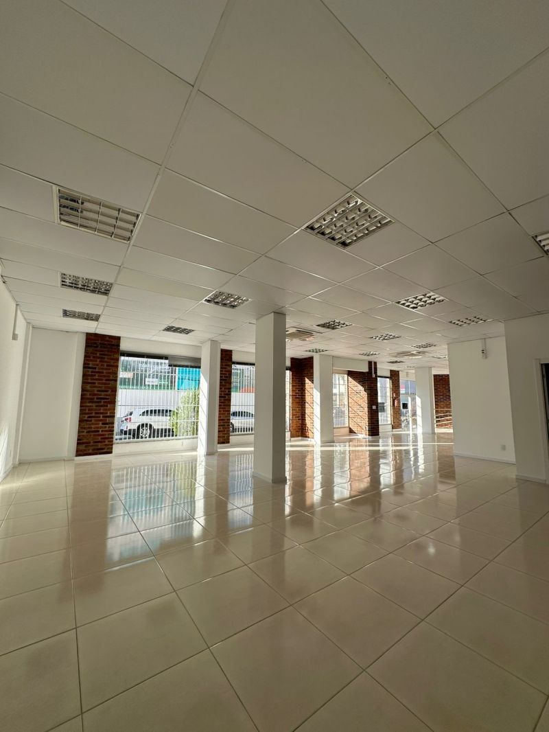 Sala com 1 banheiro para alugar no bairro Centro, Taquara