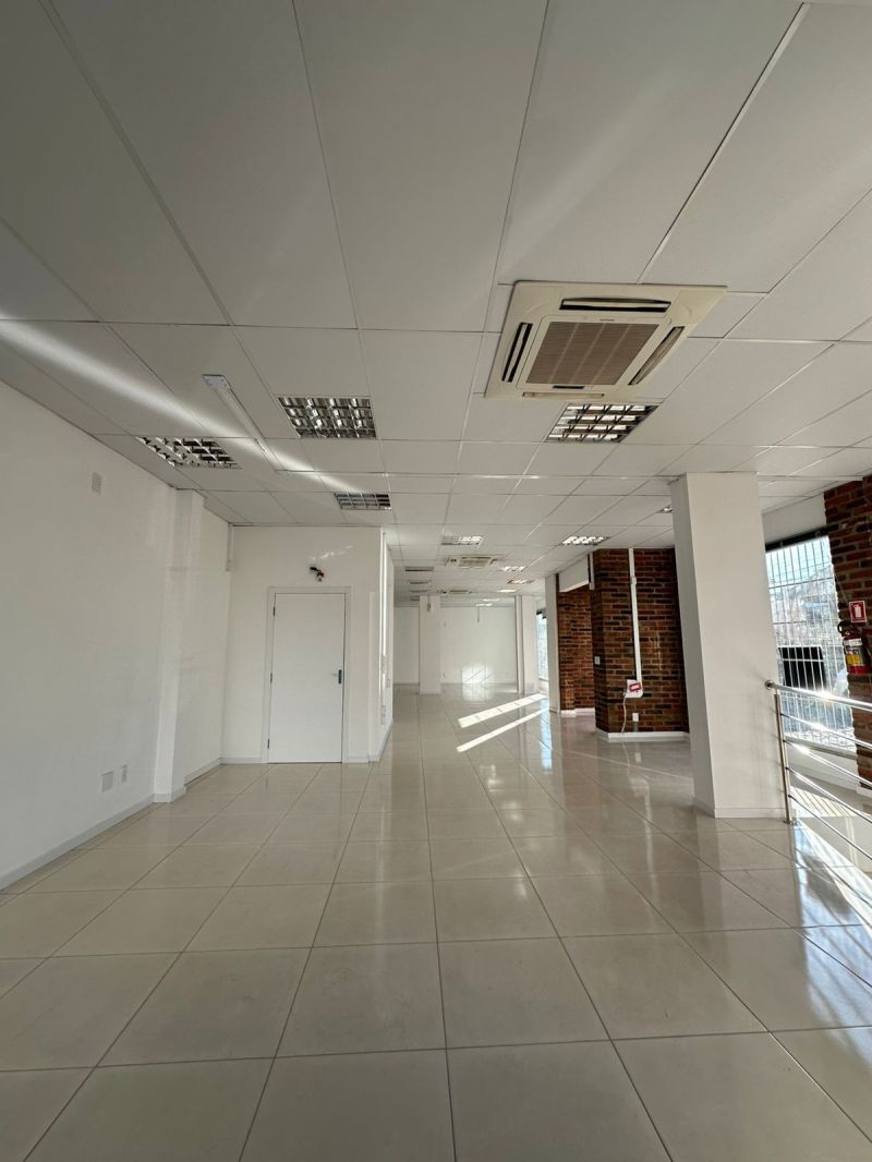 Sala com 1 banheiro para alugar no bairro Centro, Taquara