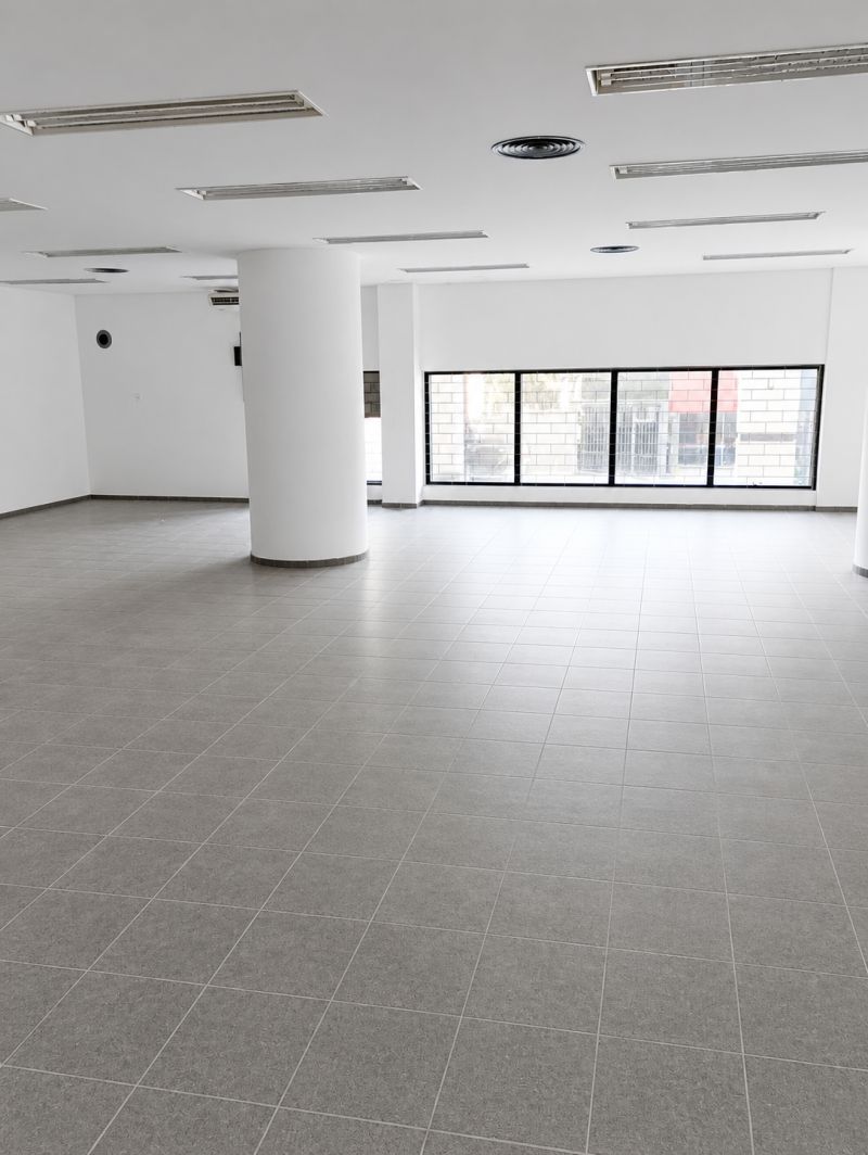 Prédio com 989m² para alugar no bairro Centro, Parobe