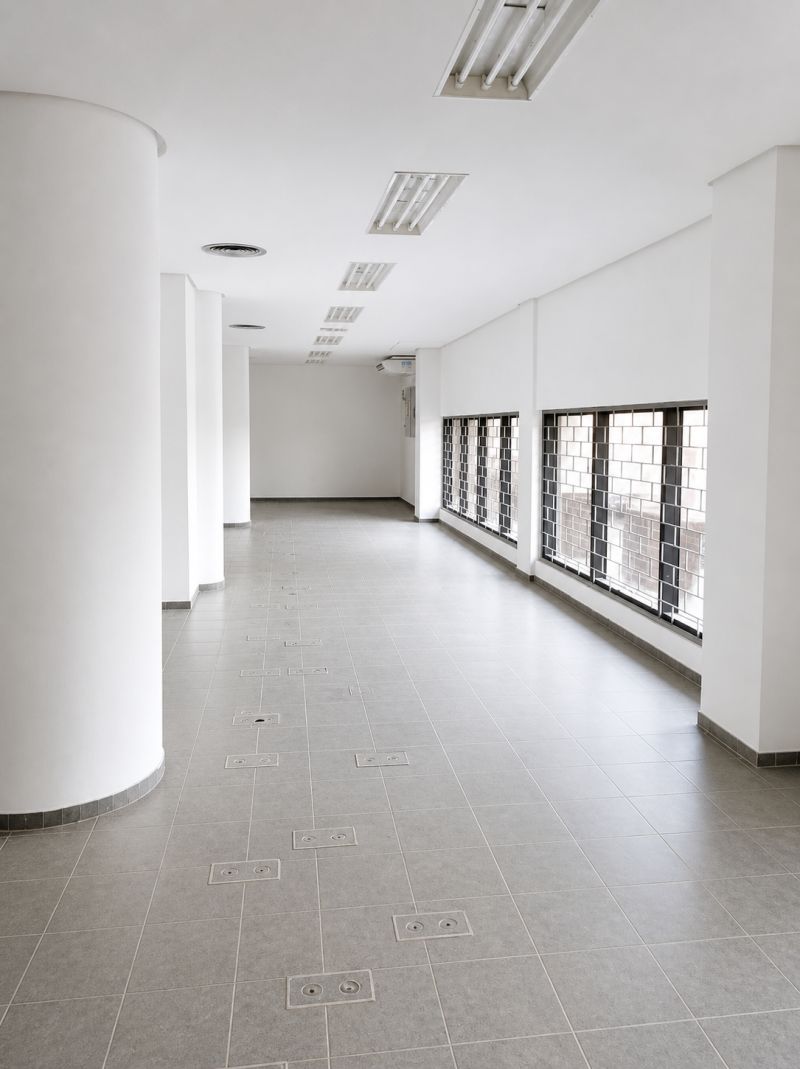 Prédio com 989m² para alugar no bairro Centro, Parobe