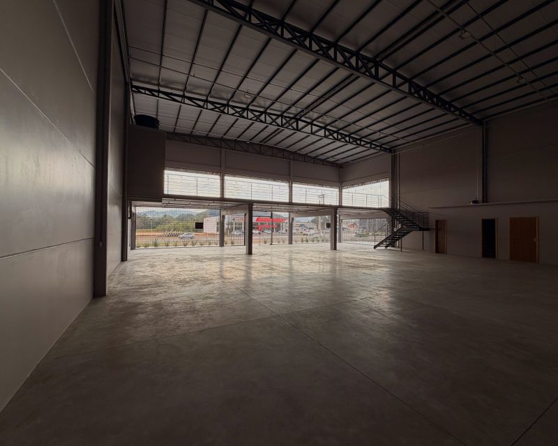Prédio com 568m² para alugar no bairro Industrial, Igrejinha