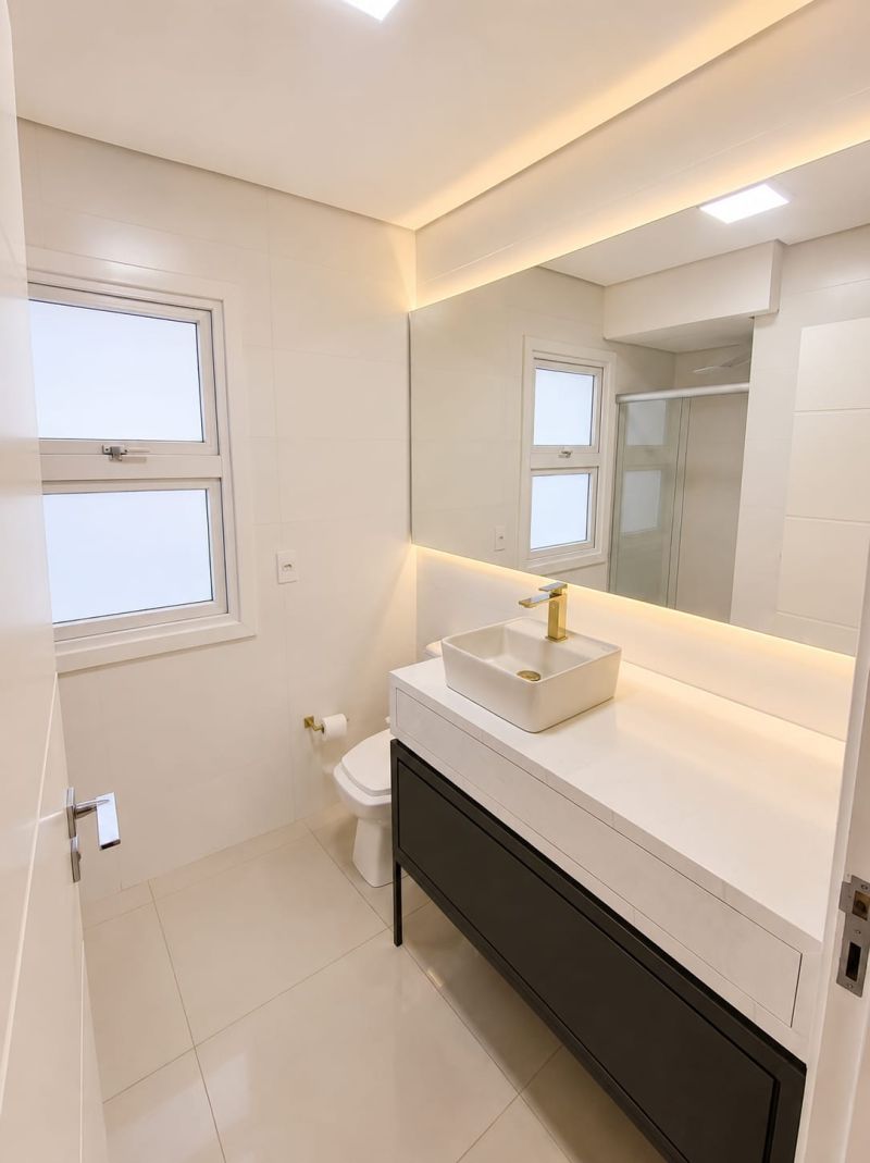 Apartamento com 2 quartos, 1 banheiro e 146m² para alugar no bairro Centro, Parobe
