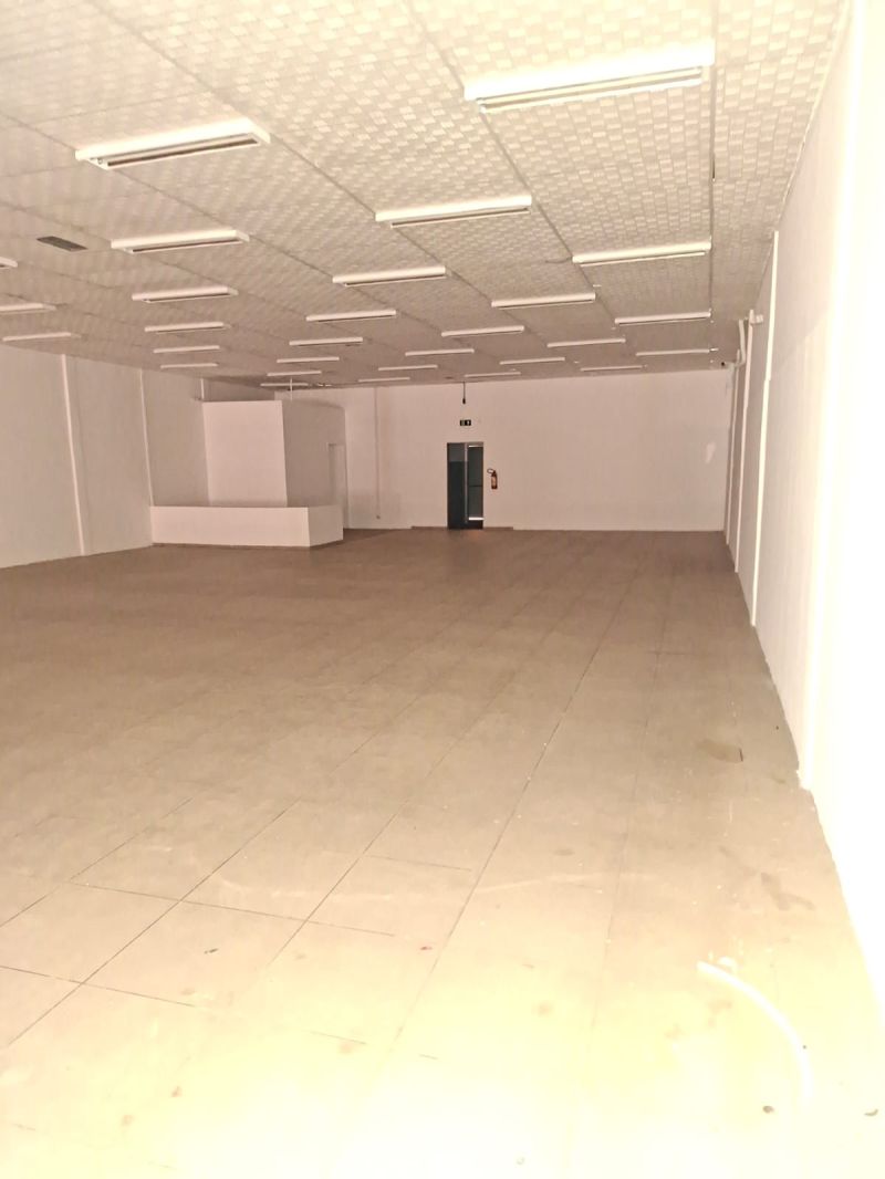 Prédio com 4 banheiros e 900m² para alugar no bairro Centro, Igrejinha