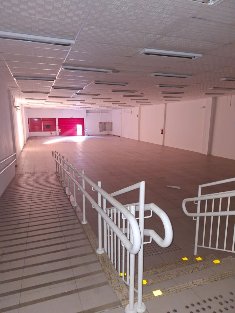 Prédio com 4 banheiros e 900m² para alugar no bairro Centro, Igrejinha