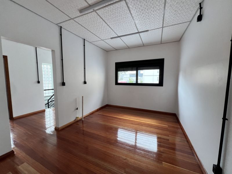 Sala com 70m² para alugar no bairro Centro, Taquara