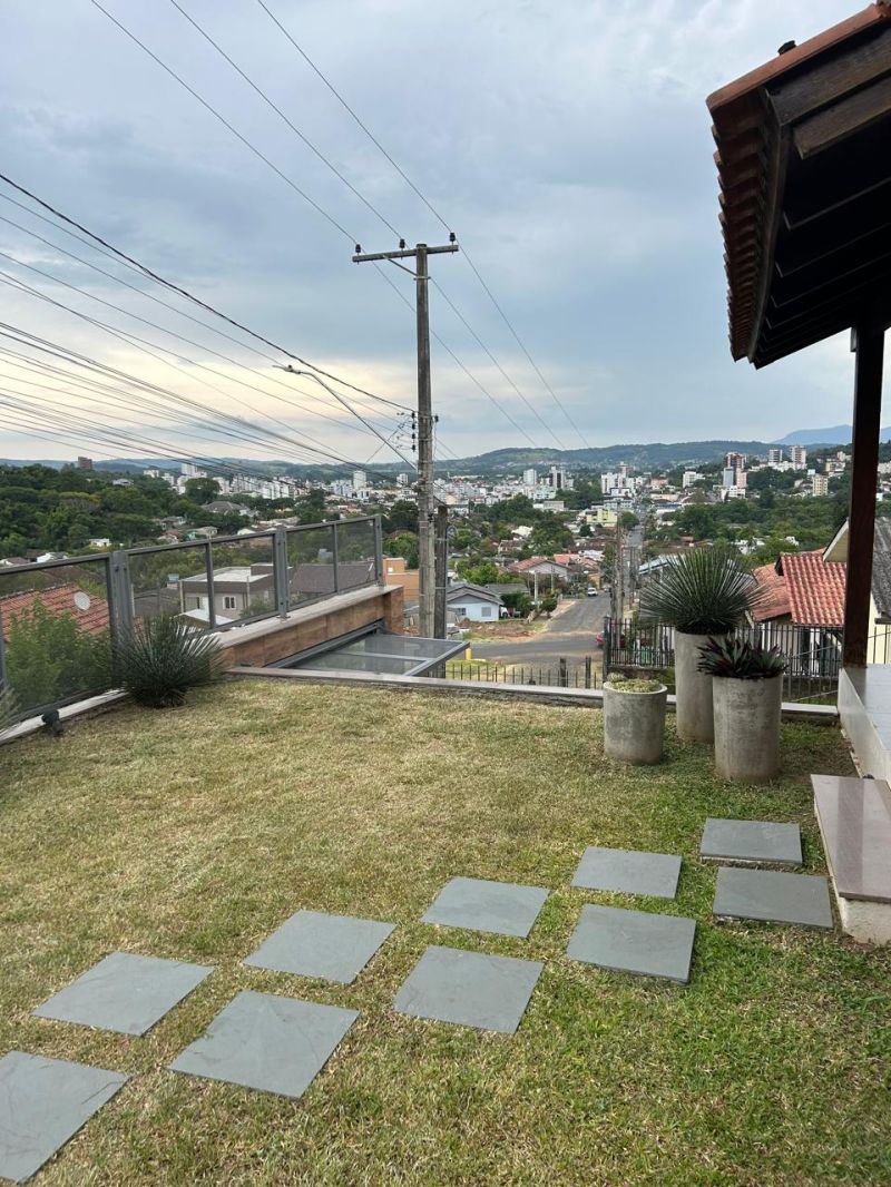 Casa com 3 quartos para alugar no bairro Petropolis, Taquara