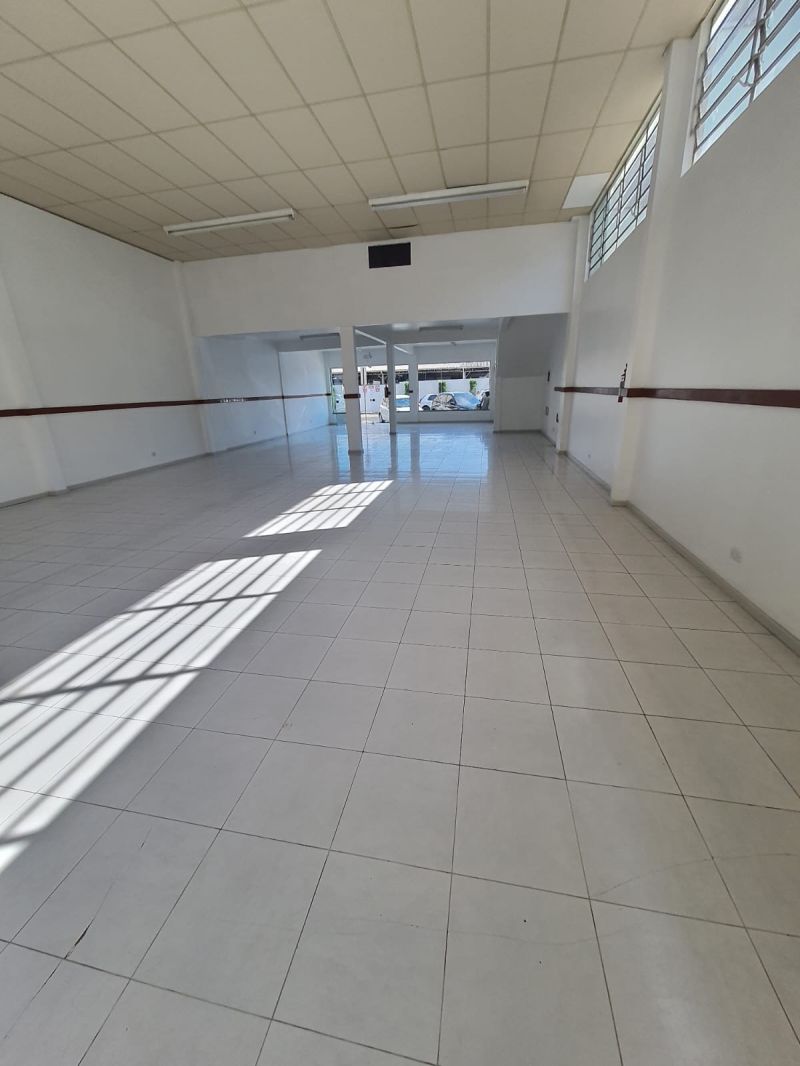 Sala com 1 banheiro e 320m² para alugar no bairro Centro, Igrejinha