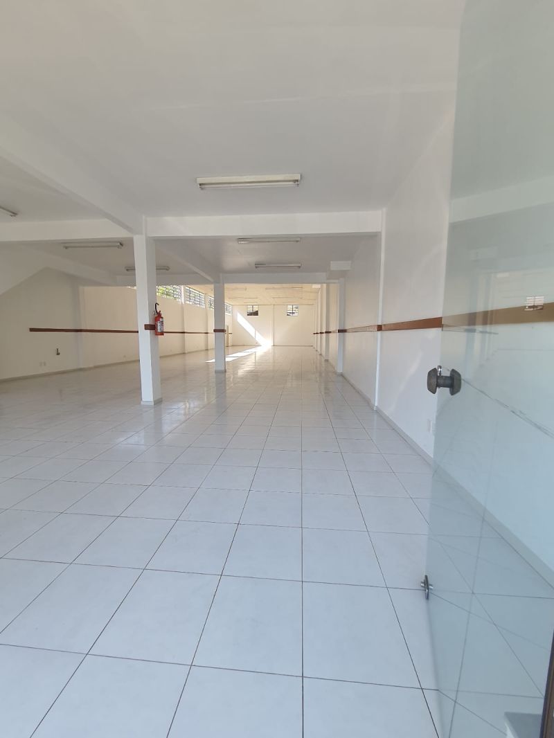 Sala com 1 banheiro e 320m² para alugar no bairro Centro, Igrejinha