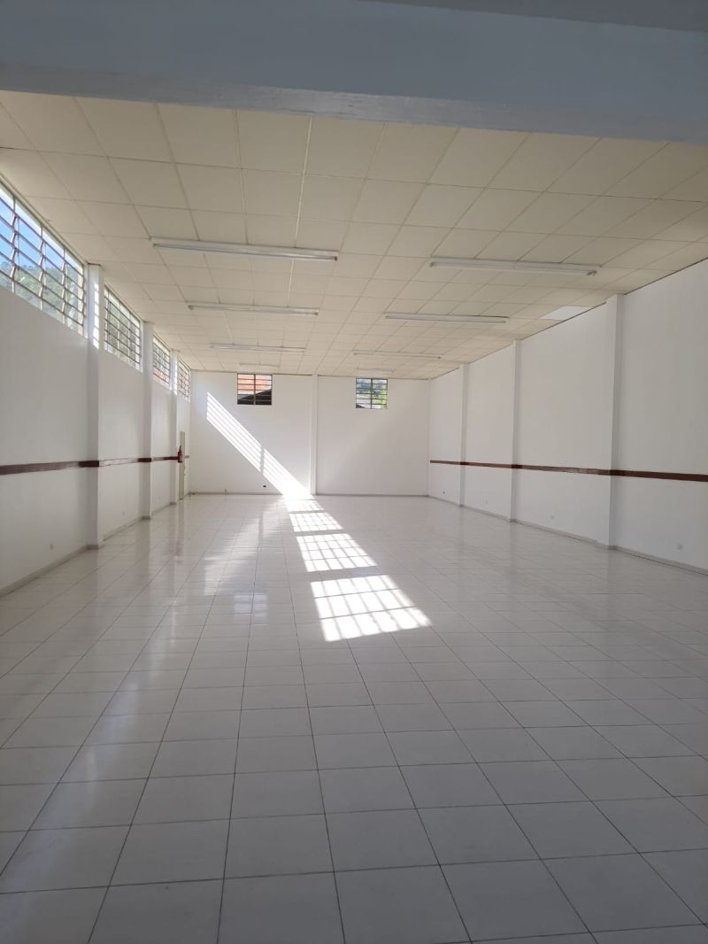 Sala com 1 banheiro e 320m² para alugar no bairro Centro, Igrejinha