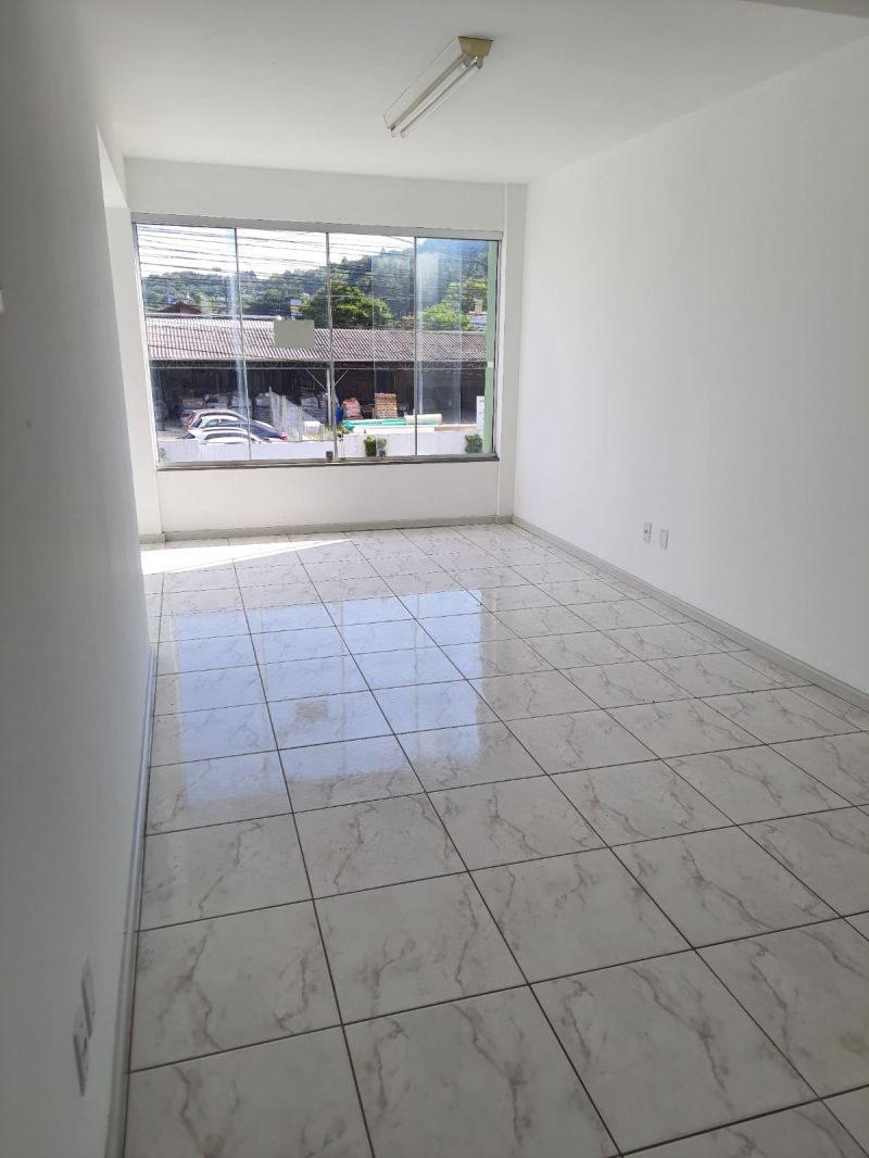 Sala Superior com 1 banheiro e 95m² para alugar no bairro Centro, Igrejinha