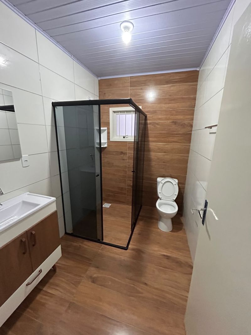 Casa com 2 quartos e 1 banheiro para alugar no bairro Colina do Leão, Parobe