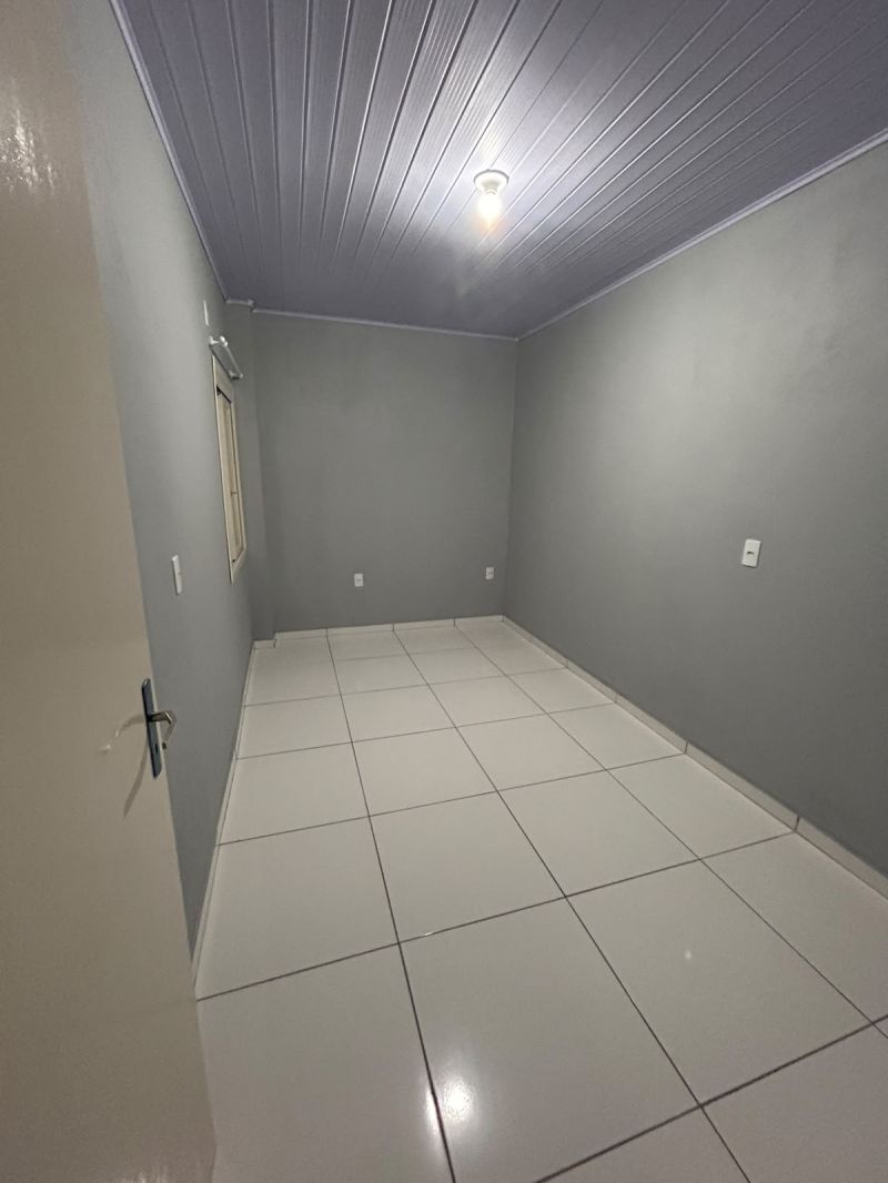 Casa com 2 quartos e 1 banheiro para alugar no bairro Colina do Leão, Parobe
