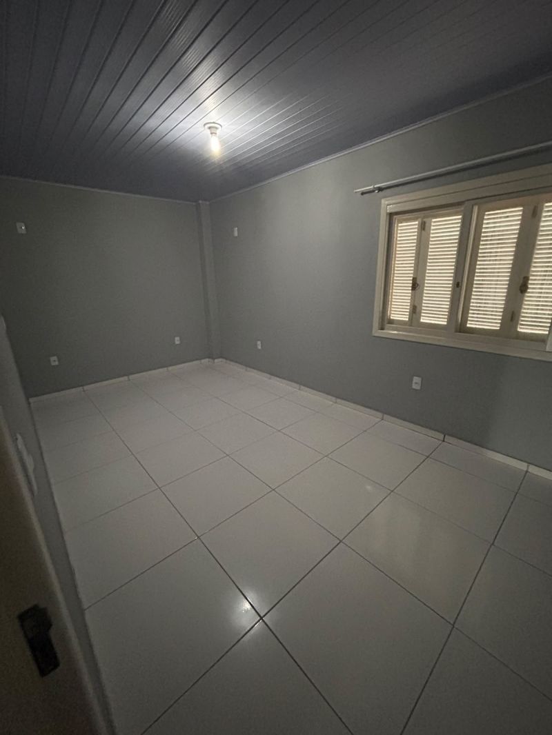 Casa com 2 quartos e 1 banheiro para alugar no bairro Colina do Leão, Parobe