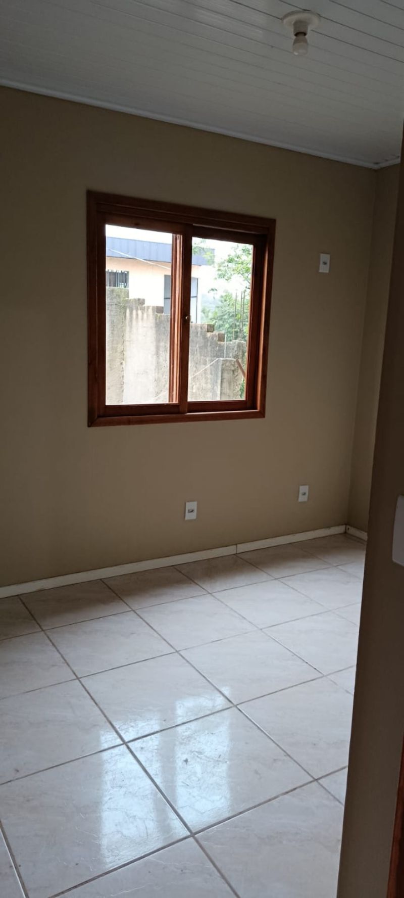 Casa com 2 quartos e 1 banheiro para alugar no bairro Planalto, Parobe