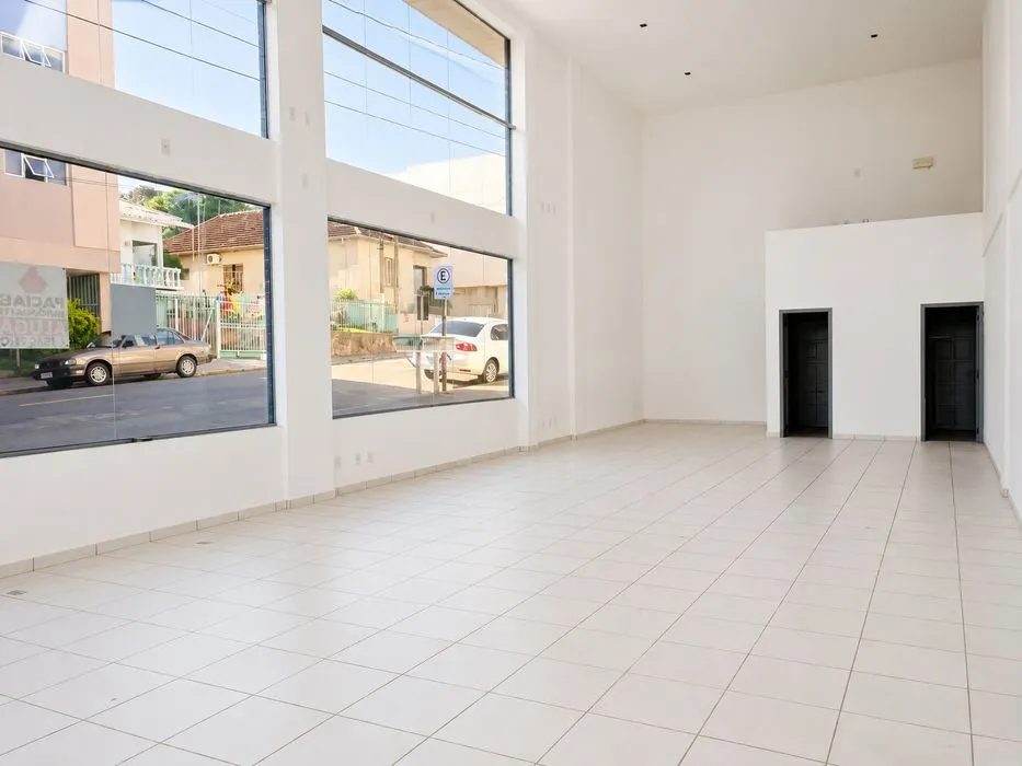 Sala com 2 banheiros e 80m² para alugar no bairro Centro, Parobe