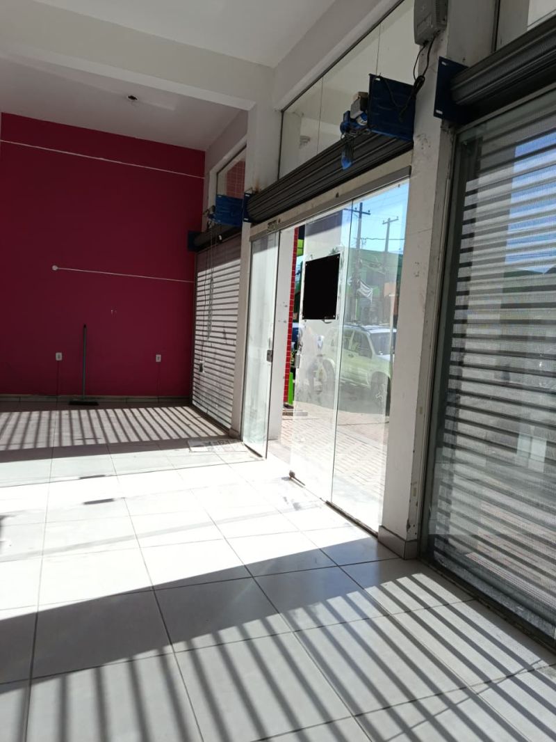 Sala com 2 banheiros e 358m² para alugar no bairro Centro, Parobe