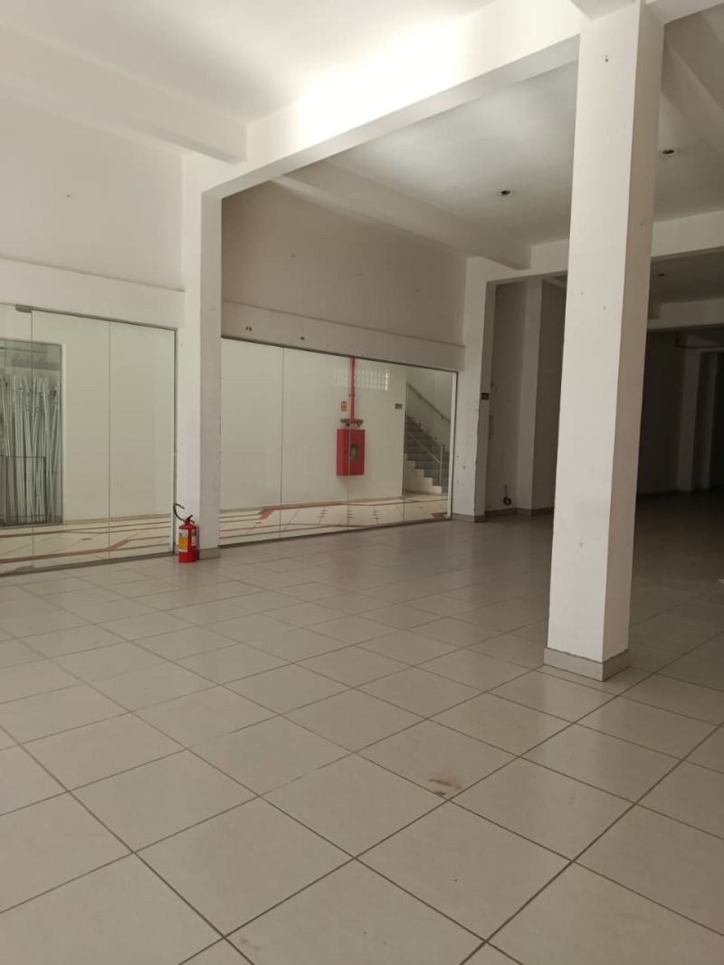 Sala com 2 banheiros e 358m² para alugar no bairro Centro, Parobe