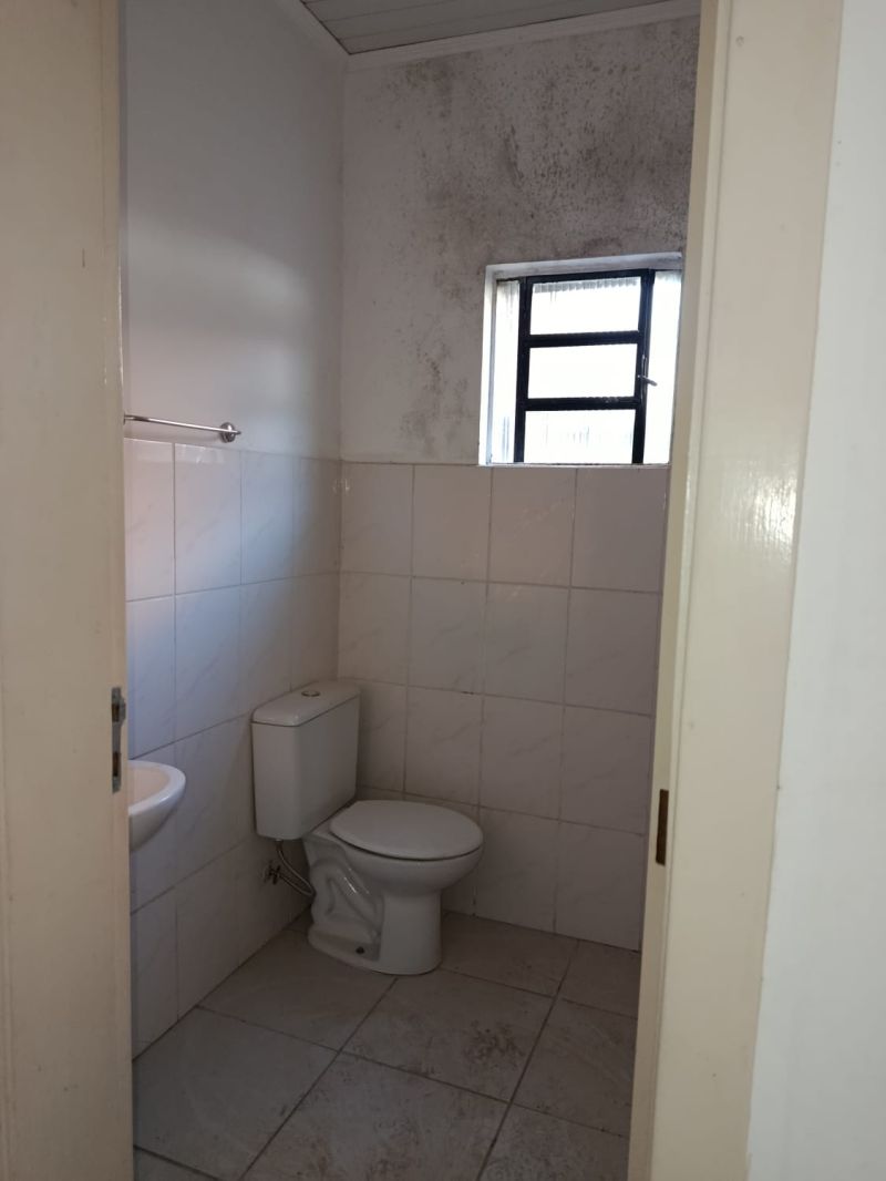Sala com 2 banheiros e 358m² para alugar no bairro Centro, Parobe