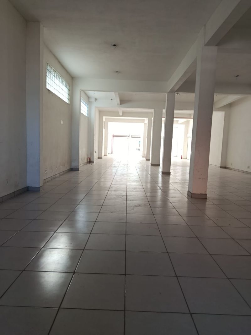 Sala com 2 banheiros e 358m² para alugar no bairro Centro, Parobe