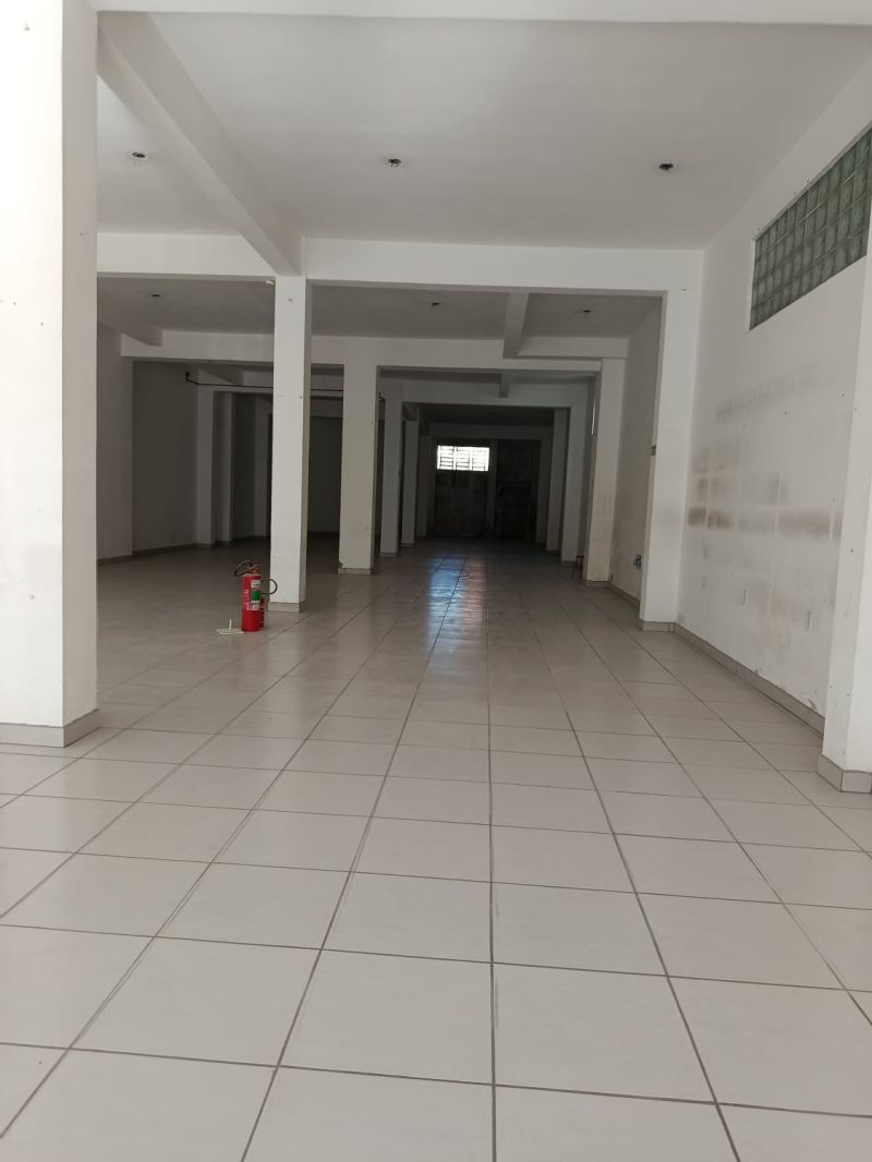Sala com 2 banheiros e 358m² para alugar no bairro Centro, Parobe