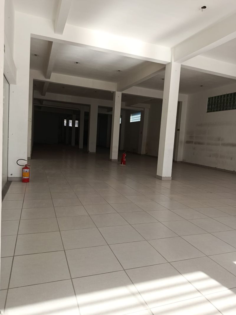 Sala com 2 banheiros e 358m² para alugar no bairro Centro, Parobe