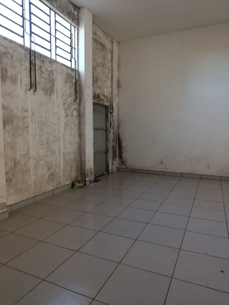 Sala com 2 banheiros e 358m² para alugar no bairro Centro, Parobe