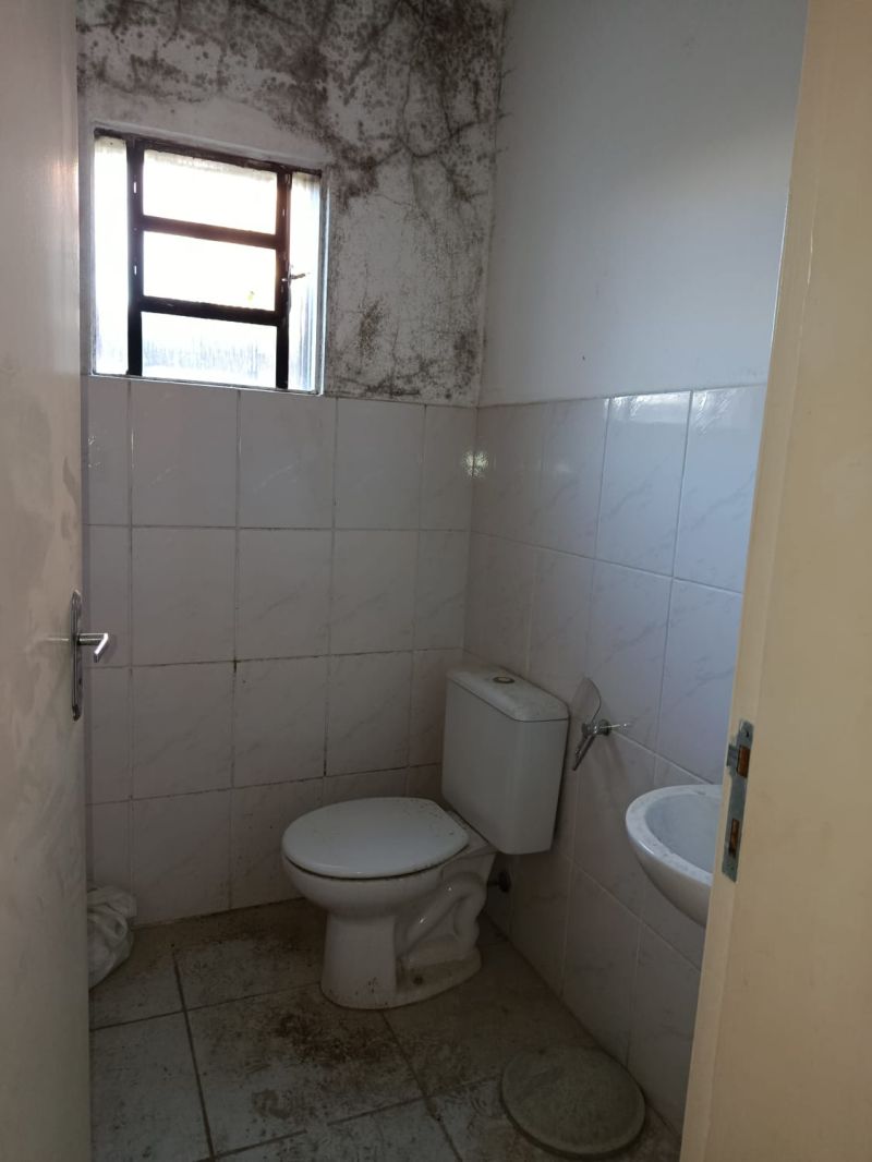 Sala com 2 banheiros e 358m² para alugar no bairro Centro, Parobe