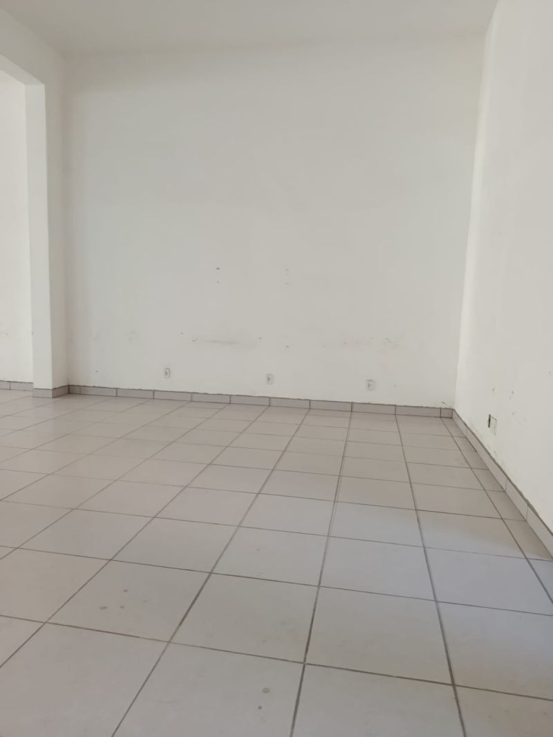 Sala com 2 banheiros e 358m² para alugar no bairro Centro, Parobe
