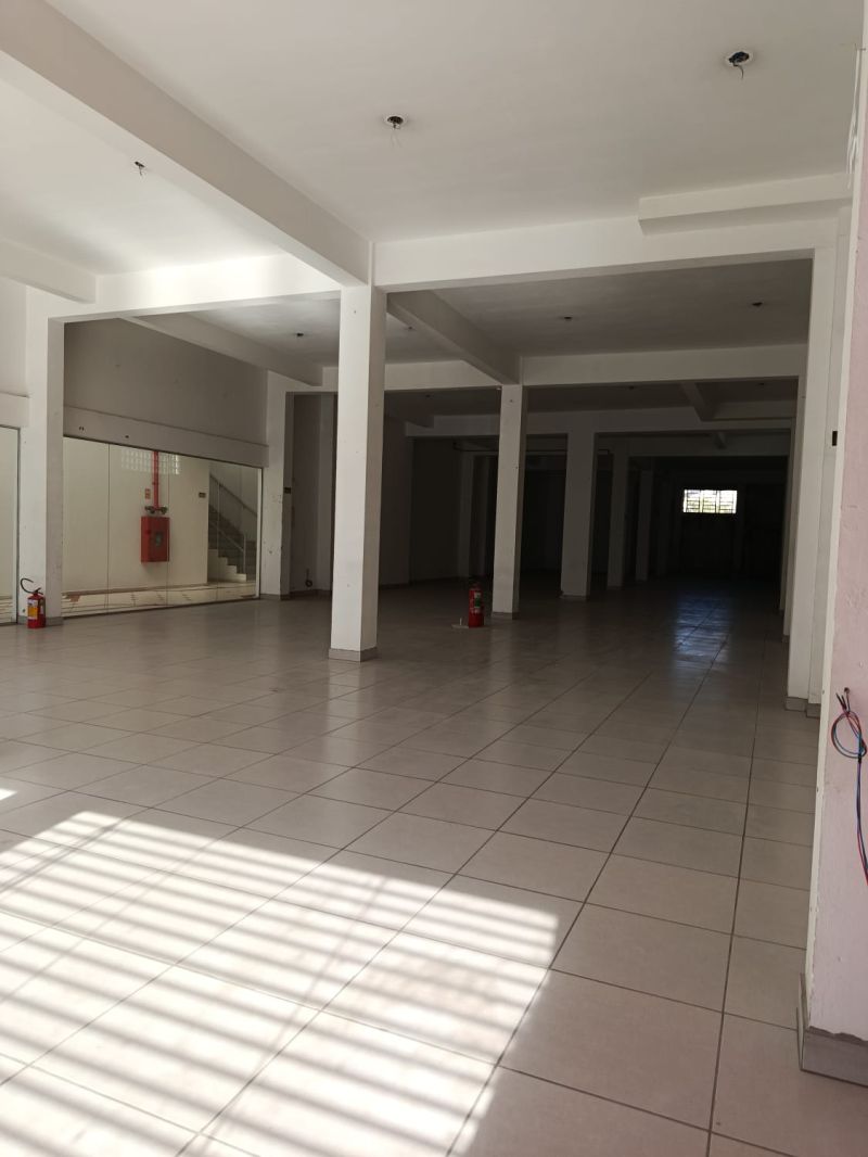 Sala com 2 banheiros e 358m² para alugar no bairro Centro, Parobe
