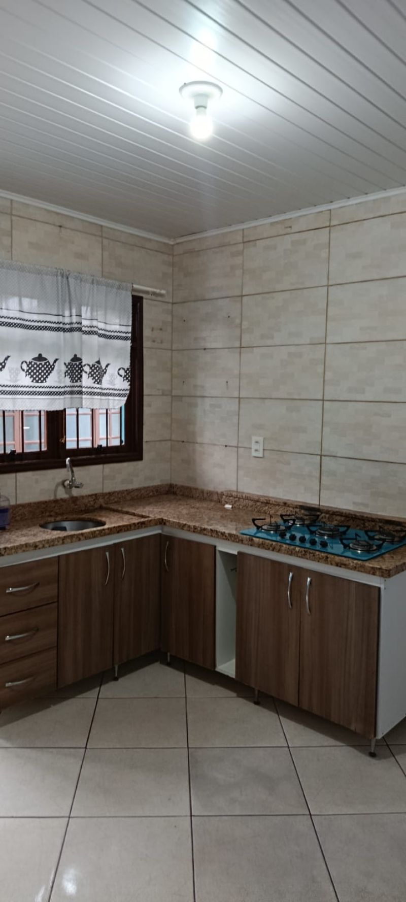 Casa com 2 quartos e 2 banheiros para alugar no bairro Emancipação, Parobe