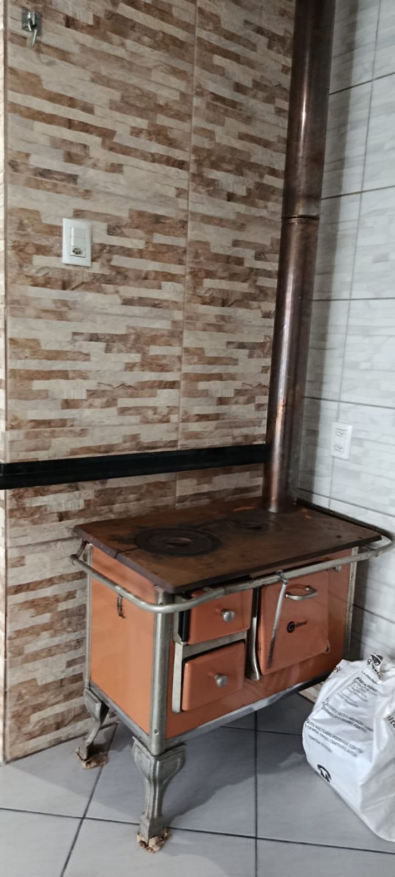 Casa com 2 quartos e 2 banheiros para alugar no bairro Emancipação, Parobe