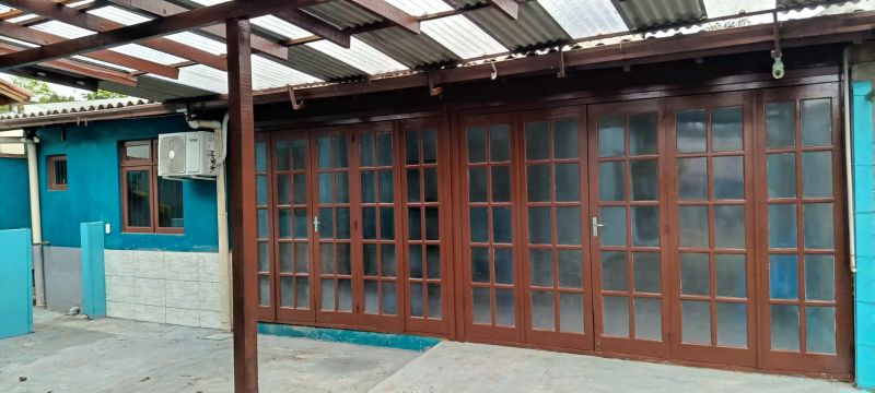 Casa com 2 quartos e 2 banheiros para alugar no bairro Emancipação, Parobe