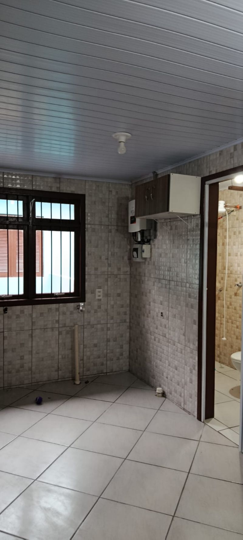 Casa com 2 quartos e 2 banheiros para alugar no bairro Emancipação, Parobe