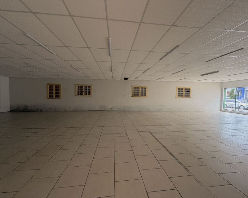 Prédio com 1 banheiro para alugar no bairro Centro, Taquara