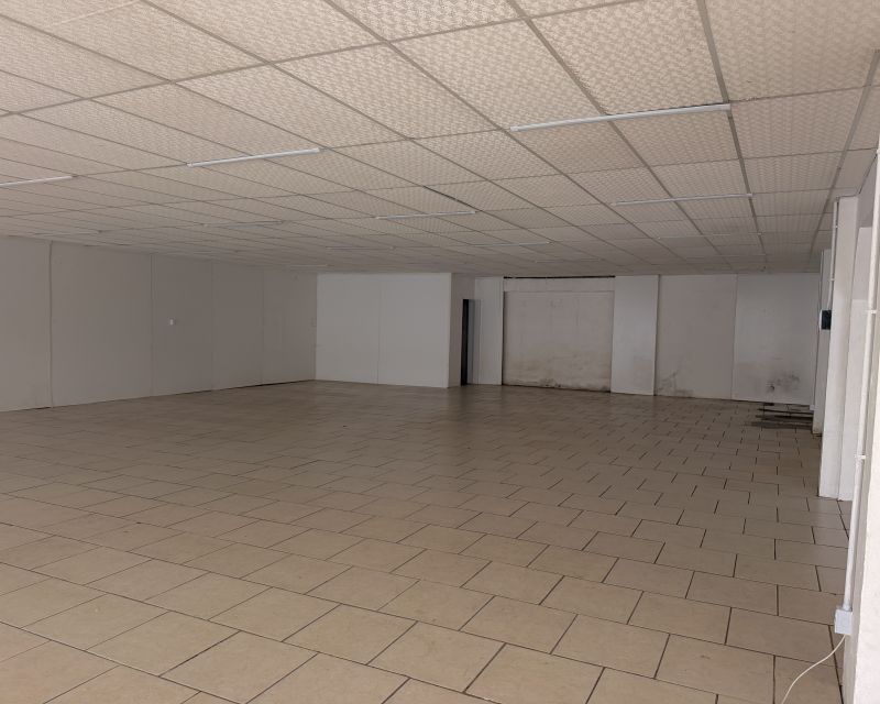 Prédio com 1 banheiro para alugar no bairro Centro, Taquara