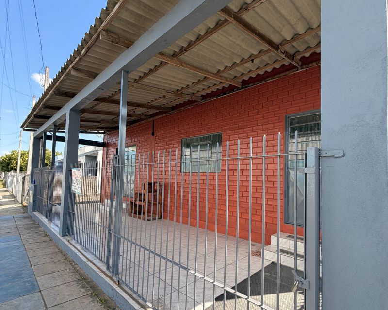 Prédio com 1 banheiro para alugar no bairro Santa Teresinha, Taquara