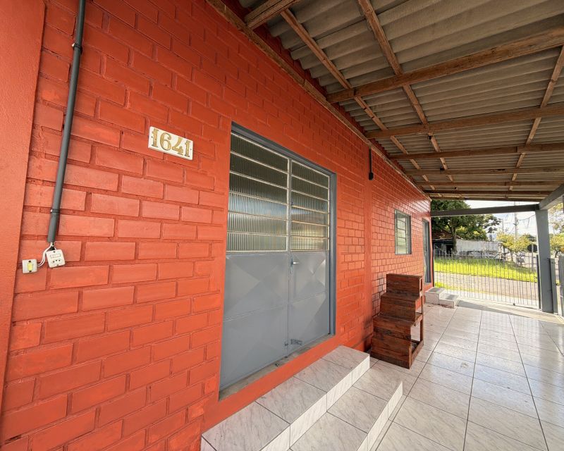 Prédio com 1 banheiro para alugar no bairro Santa Teresinha, Taquara