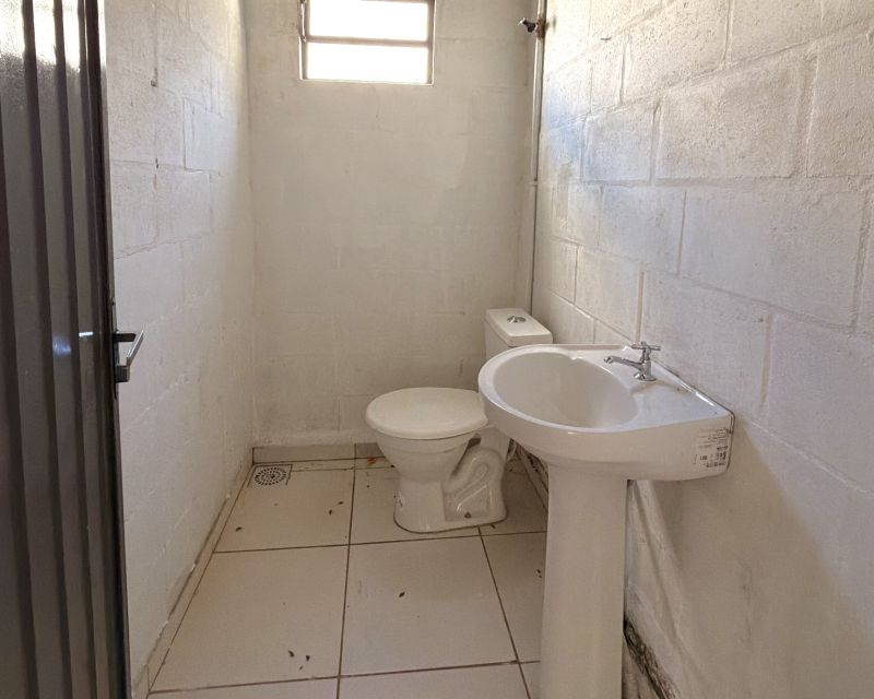 Prédio com 1 banheiro para alugar no bairro Santa Teresinha, Taquara