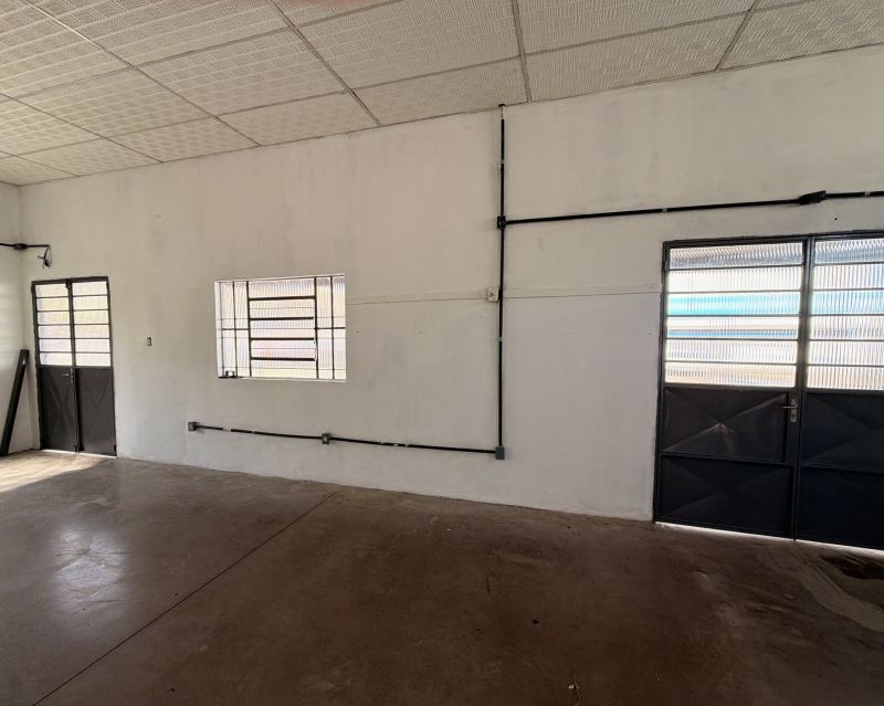 Prédio com 1 banheiro para alugar no bairro Santa Teresinha, Taquara