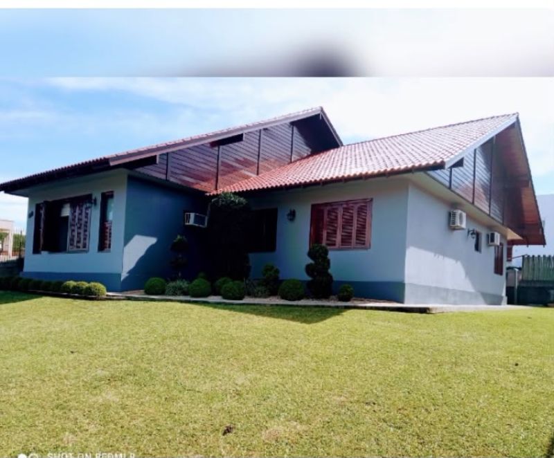 Casa com 3 quartos e 3 banheiros para alugar no bairro Bom Pastor, Igrejinha