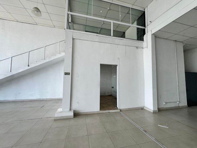 Prédio com 300m² para alugar no bairro Morro do Leoncio, Taquara