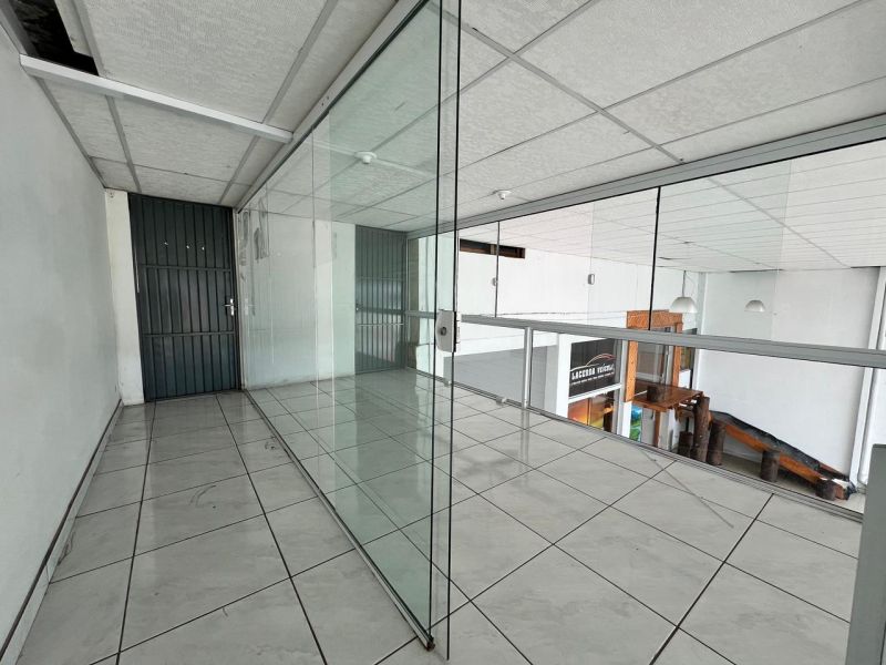 Prédio com 300m² para alugar no bairro Morro do Leoncio, Taquara